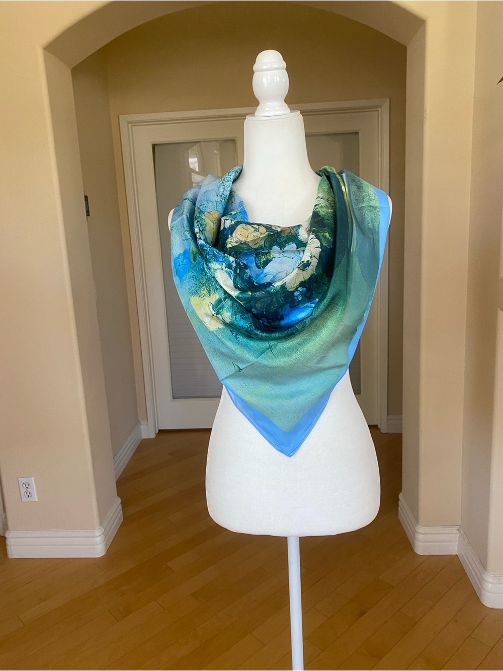 100% Silk Floral Blue & Green Wrap Scarf Top Sarong - Picture 3 of 11